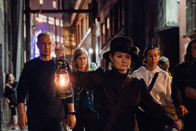 Vancouver Lost Souls of Gastown Walking Tour - Steam Clock and the “woman in the well” moment