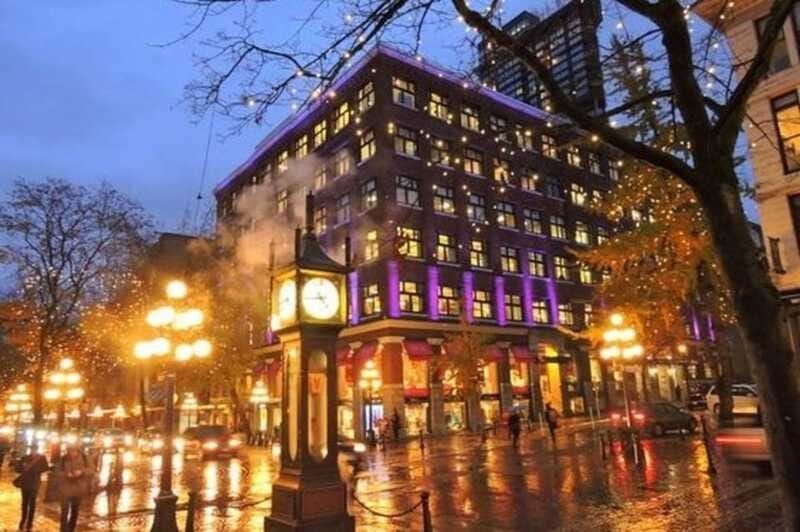Vancouver : Must-See Attractions Walking Tour With A Guide - Guide Style Can Make or Break the Experience