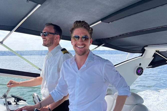 Vancouver Sightseeing Boat Cruise with Live Tour Guide - Stanley Park From the Water: Watch People, Bikers, and the Park’s Scale