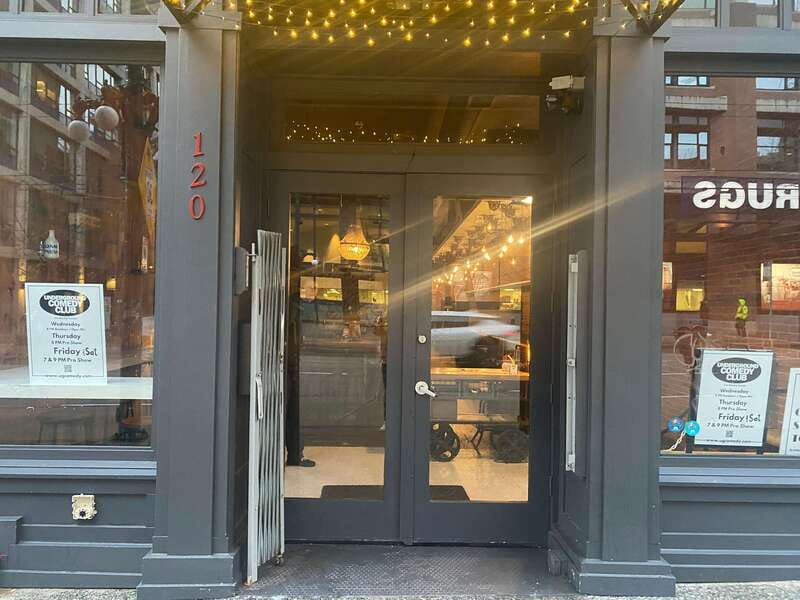 Vancouver: Underground Comedy Club Entry Ticket - Quick hits for your night in Gastown