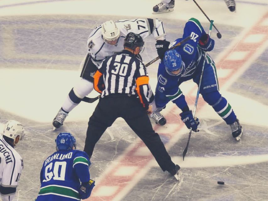 Vancouver: Vancouver Canucks Ice Hockey Game Ticket - Rogers Arena by the Water, Mountains, and the Home Crowd