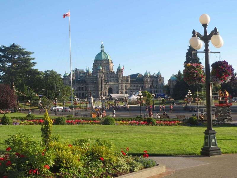 Vancouver: Victoria and Butchart Gardens by Seaplane - Practical Tips: What to Wear, Bring, and Pack Light