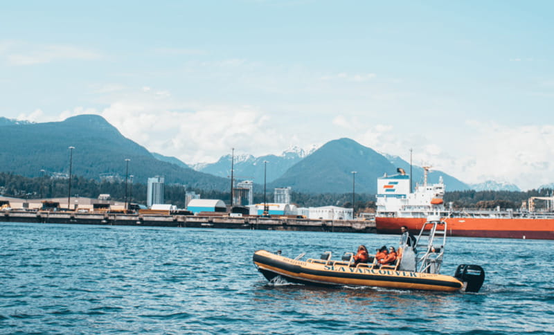 Vancouver: Waterfront Sightseeing Tour - City and Nature - Guides and the small-group feel: what makes it work