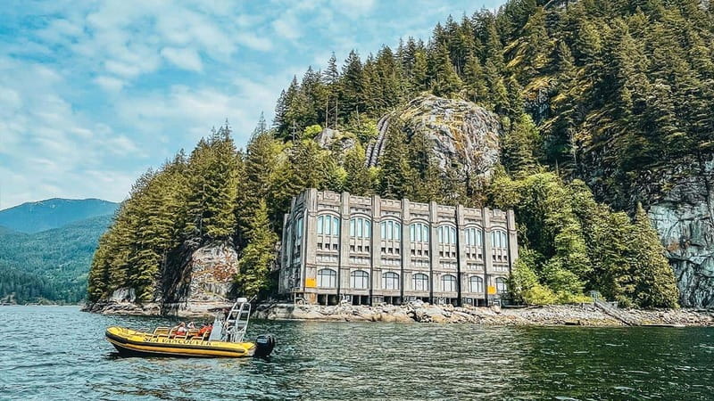 Vancouver: Waterfront Sightseeing Tour - City and Waterfall - Getting on the water from Granville Island