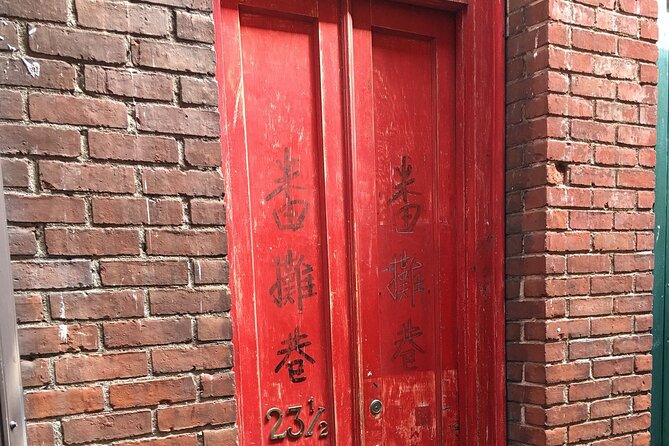Victoria Alleyways and Ales Craft Beer Tour - Chinatown National Historic Site: 1858 alleyways, 30 minutes to look close