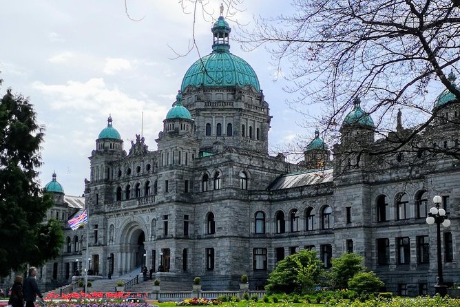 Victoria & The Butchart Gardens:Deluxe City and Garden Experience - Chinatown and Fan Tan Alley: short stop, big character
