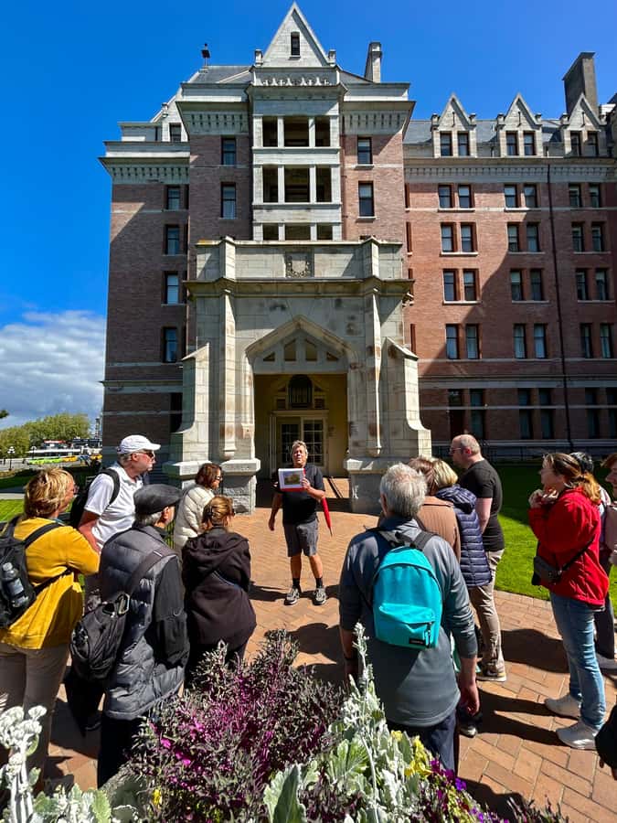 Victoria: Tips-Based City Highlights Walking Tour | 2.5-Hour - Meet your guide by Lululemon and start smart