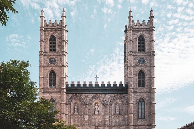 Walking tour of Old Montreal - 16/42 Tours - The 2-hour Old Montreal walk: what you can expect