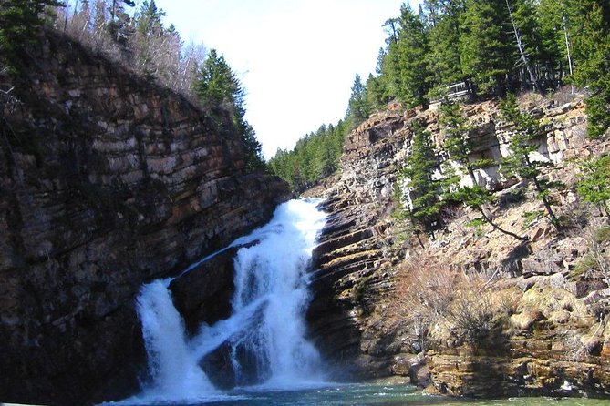 Waterton Lakes National Park Scenic Day Tour from Calgary - Red Rock Canyon: Quick Color Fix and Photo Angles