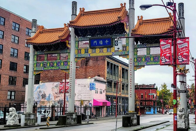 Welcome to Vancouver - Private Tour - Chinatown and the harbor walk-by views