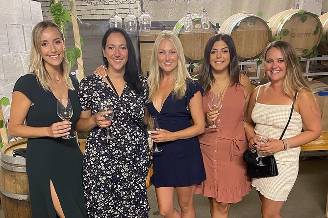 West Kelowna Half Day Wine Tour- Incl. Tasting Fees & Guide Grat! - Half-day wine time, without the rent-a-car stress