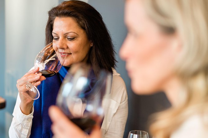 West Kelowna Wine Tour - Classic - 4 Wineries - Pickup, Timing, and Dressing for Real Okanagan Days