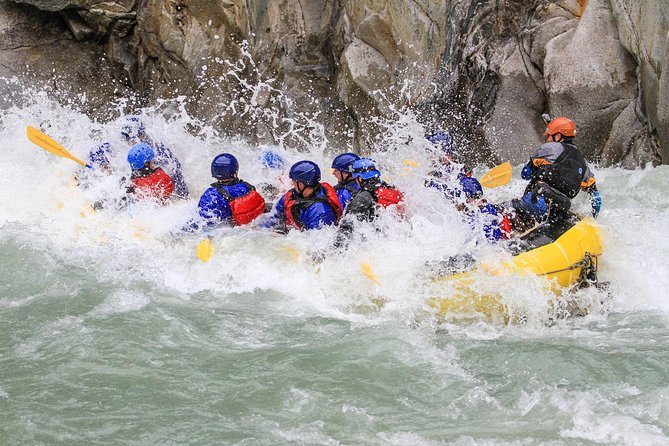 Wet and Wild Elaho Exhilarator Rafting - On the river: Elaho and Squamish, waves, and the “Devil’s Elbow” moment