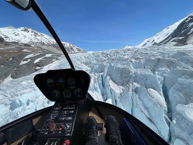 Whistler: The Sea to Sky Helicopter Tour and Glacier Landing - A 72-minute tour that feels like more than 72 minutes