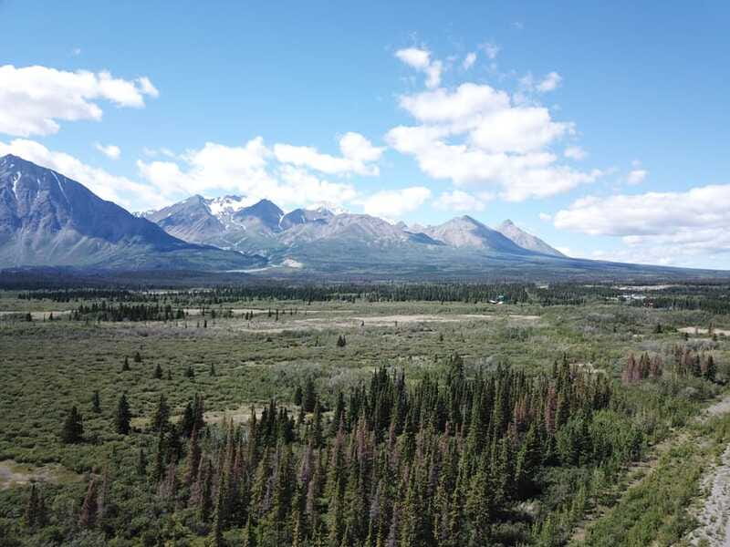 Whitehorse: Kluane - Wildlife & Vistas - Kluane Lake and the quiet mountain backdrop