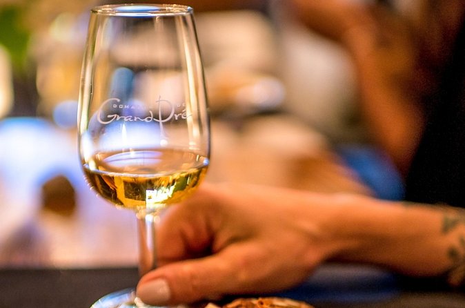 Wine Tour Wolfville Wine Tours in Nova Scotia- 6 Hours - Wolfville Dining Reservation: Views Included, Lunch Not