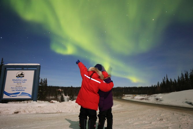 Yellowknife Tours - Aurora by bus - What the Bus Ride Adds: Warmth, Snacks, and Photo Support